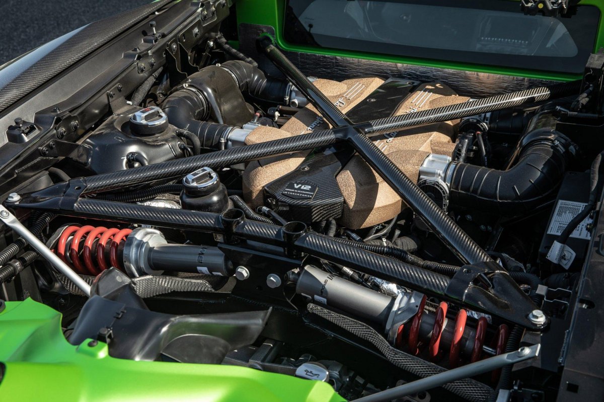 Lamborghini Aventador engine