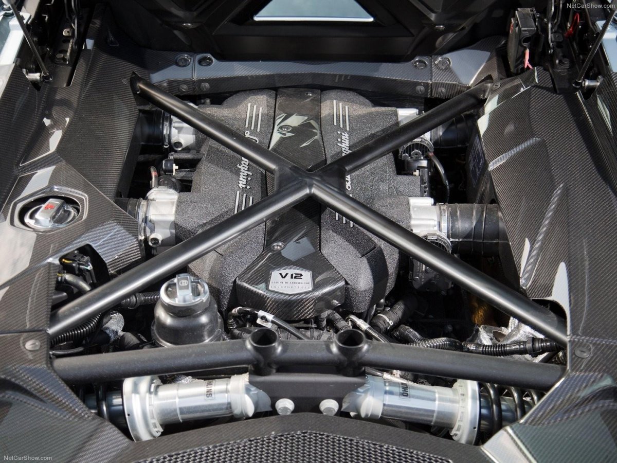 Lamborghini Aventador v12
