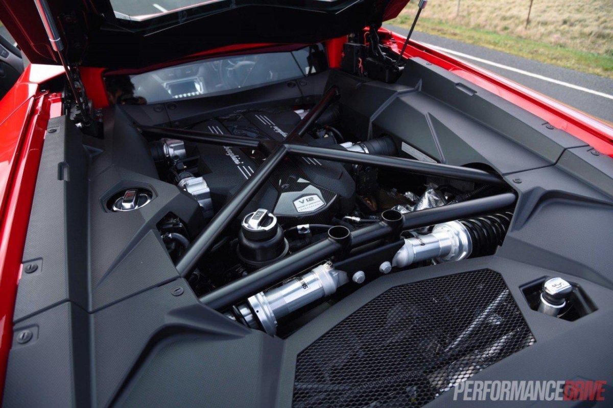 Lamborghini Aventador engine