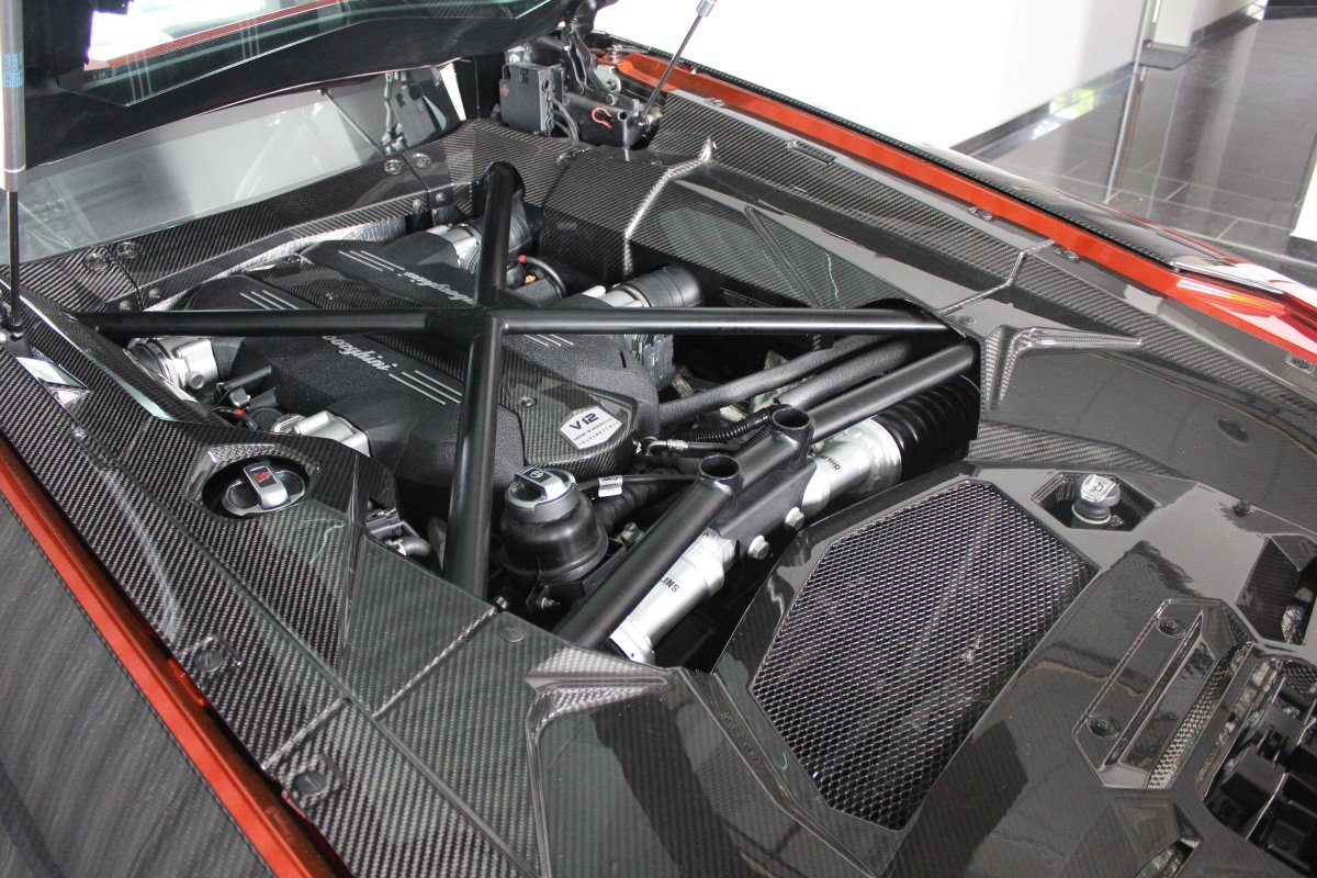 Lamborghini Aventador engine