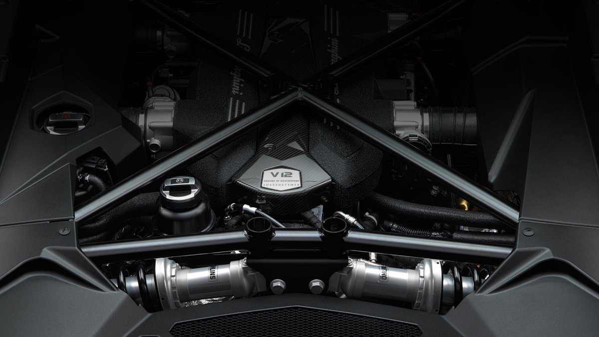 Aventador engine