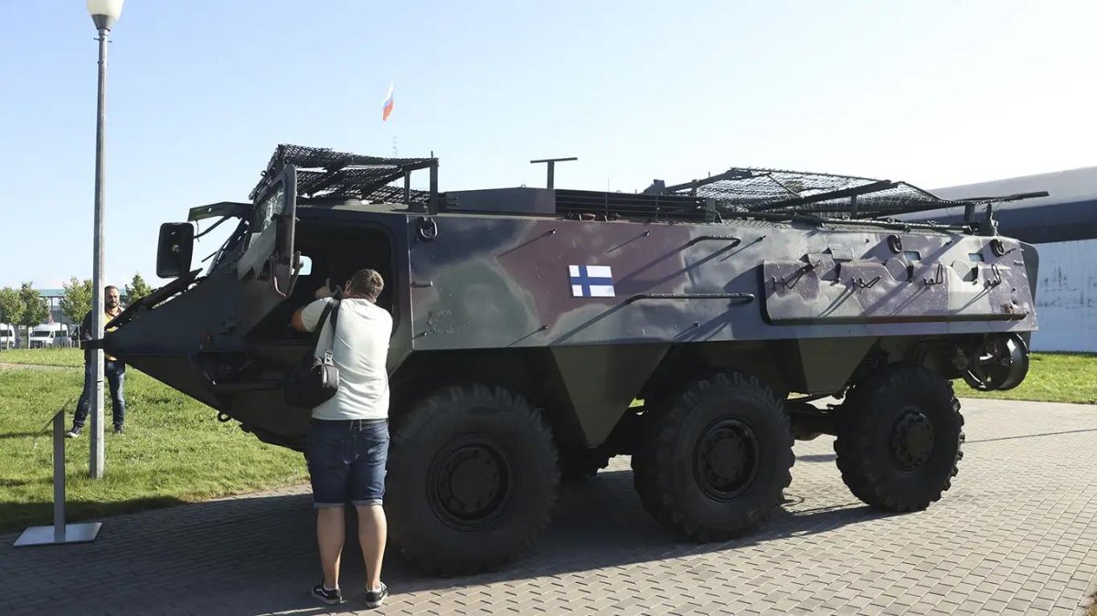 Xa-180 бронетранспортёр