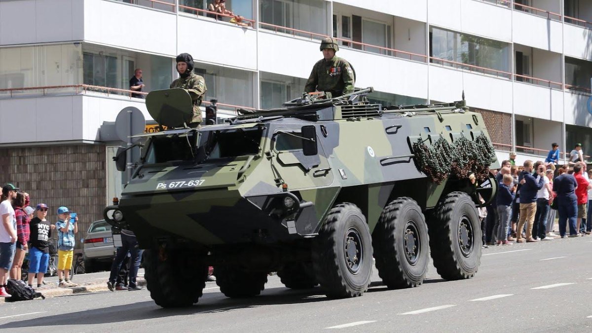 Xa-180 бронетранспортёр