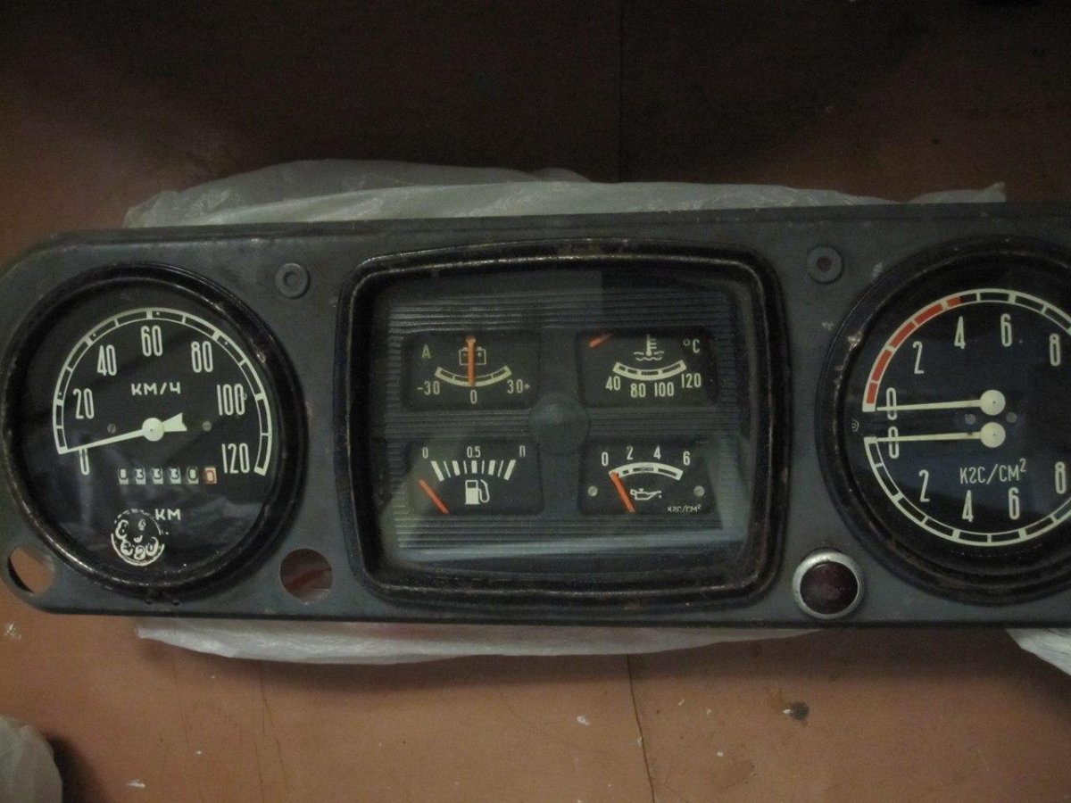 Щиток приборов ЗИЛ 130