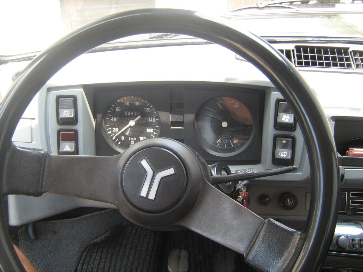 Zastava 101/ Yugo Skala салон