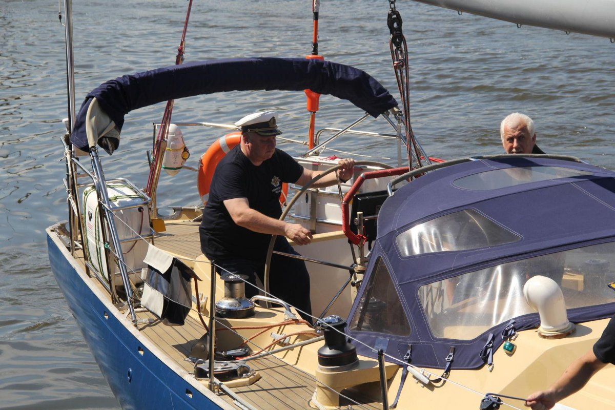 Яхта Эдвенчер