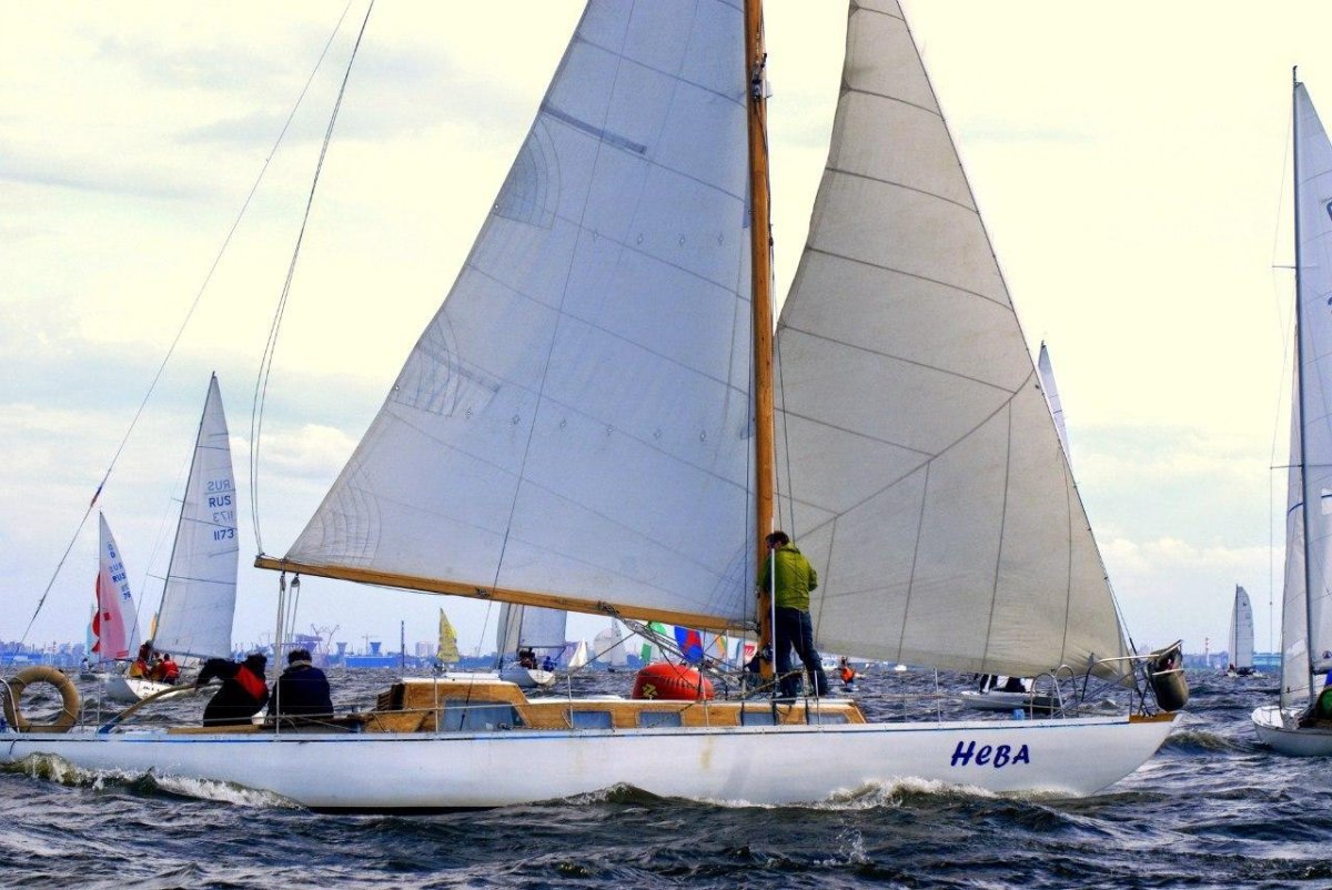 Парусная яхта Нева