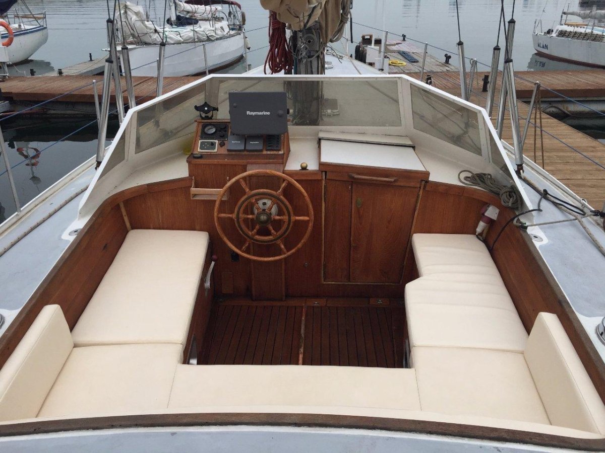 Яхта парусная гидра