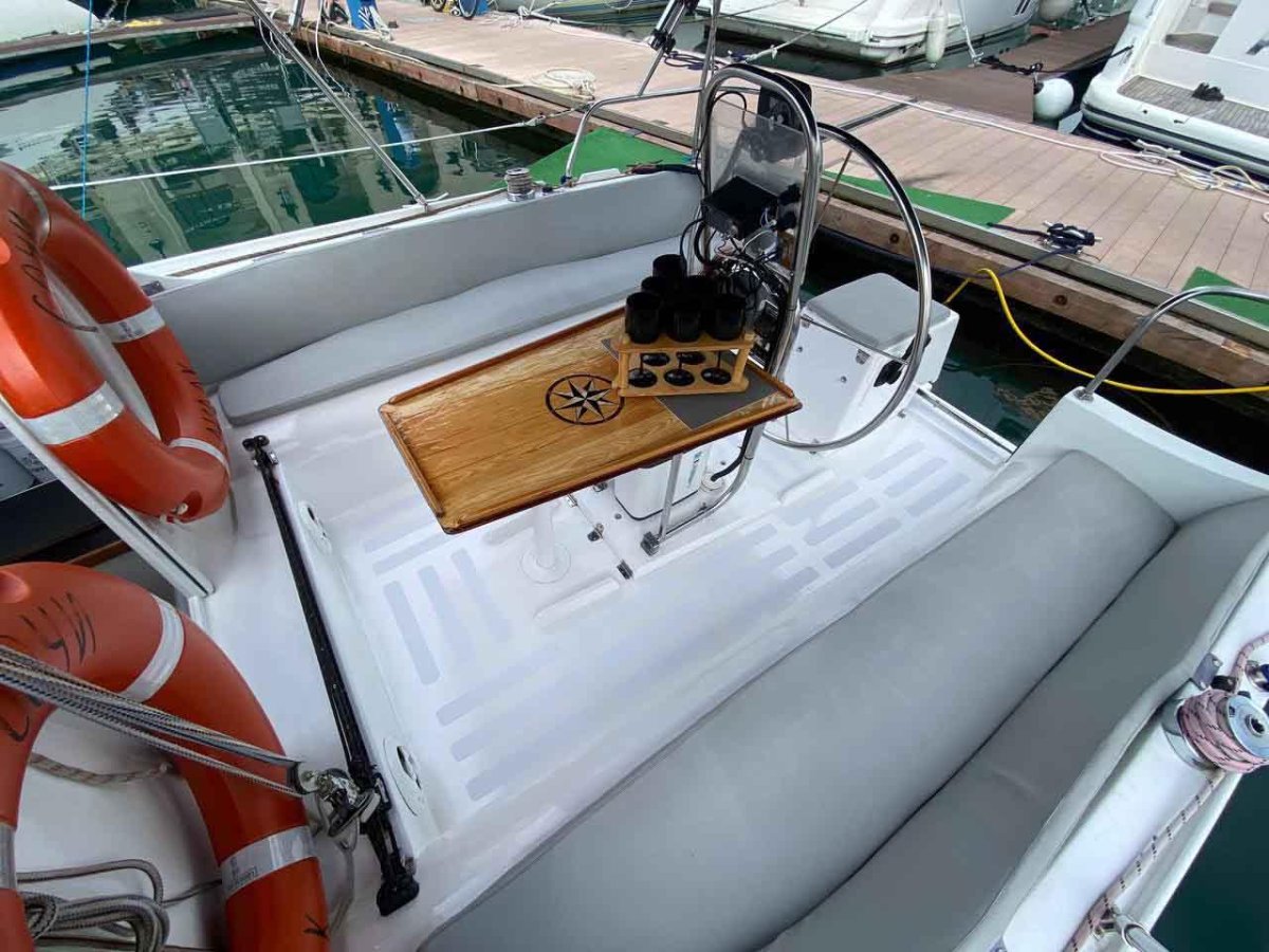 Кавалер 800 яхта