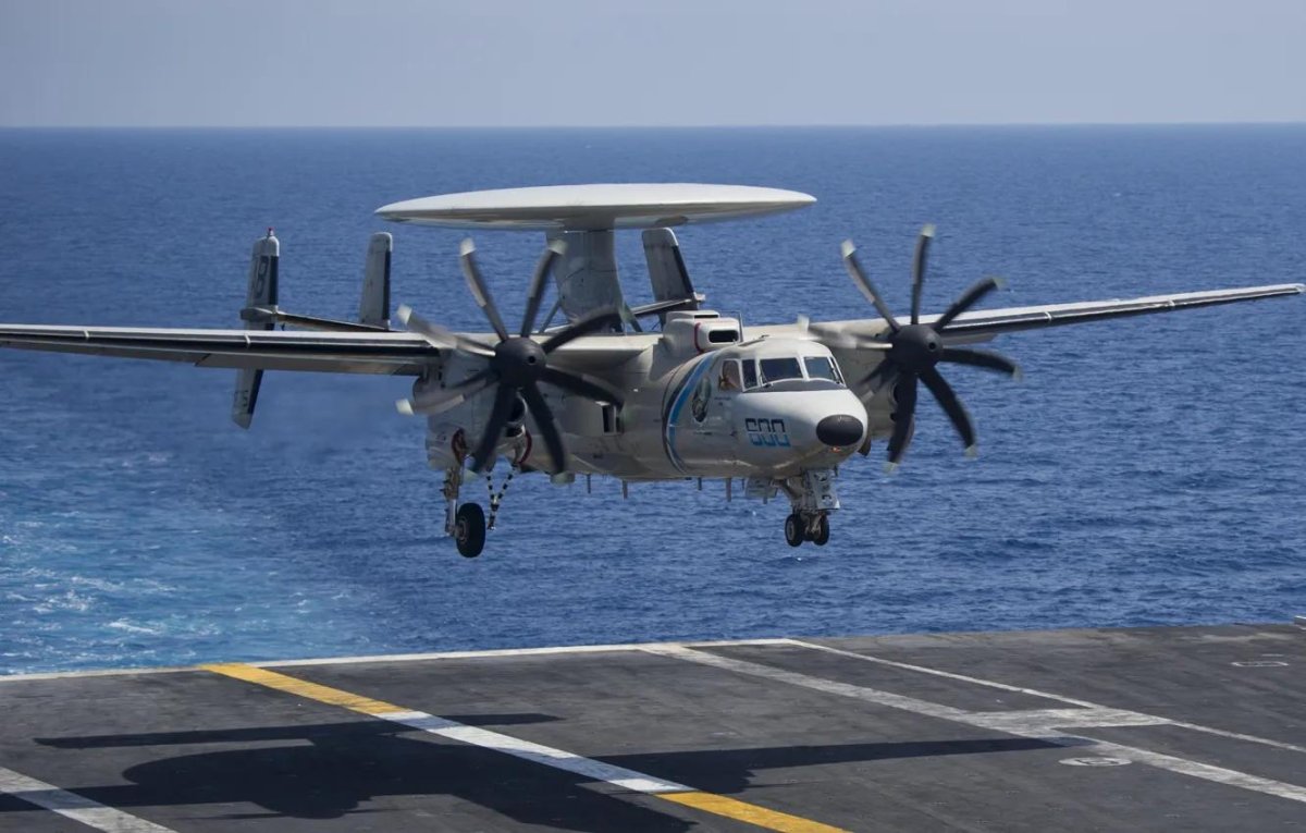 Самолет Grumman e-2 Hawkeye
