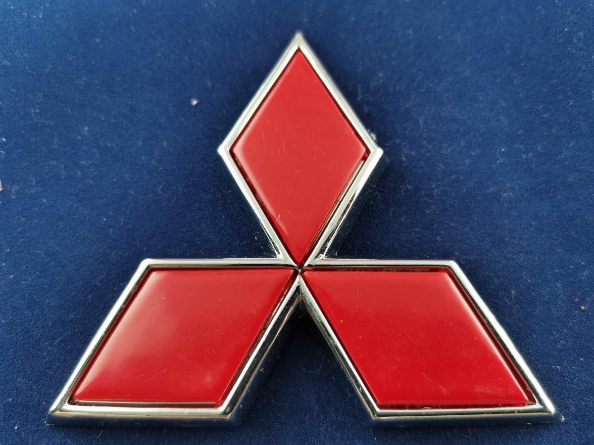 Mitsubishi логотип