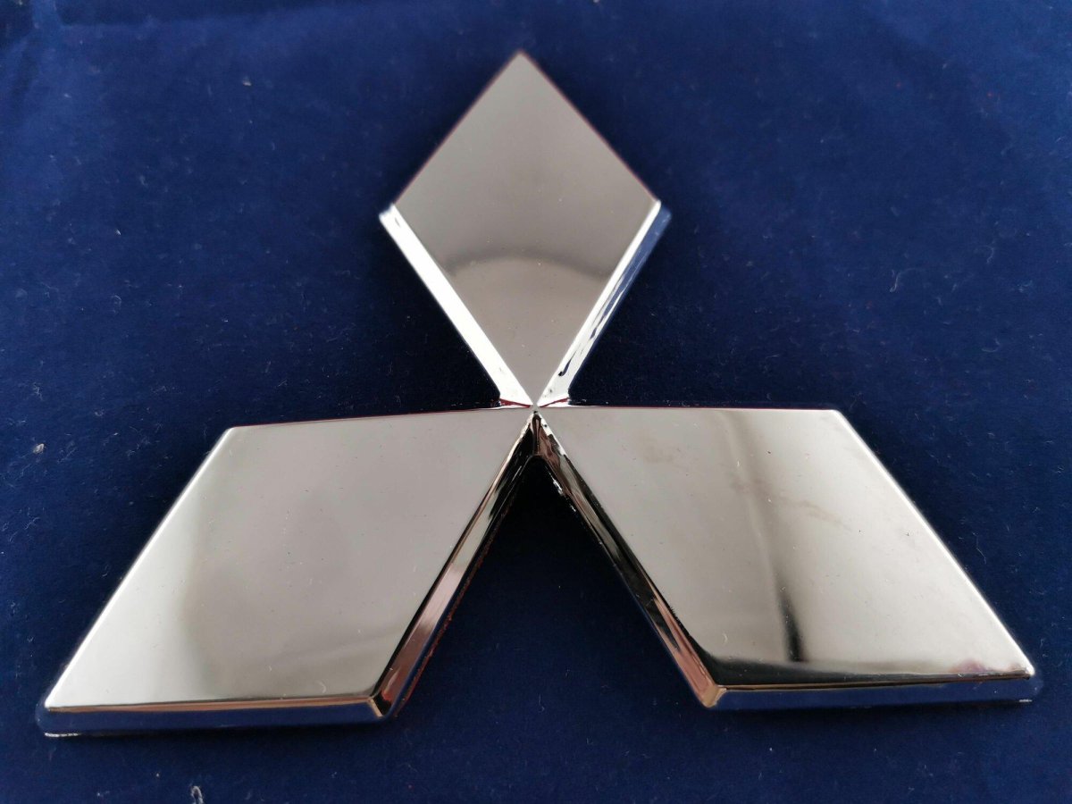 Mitsubishi 7415a603 эмблема