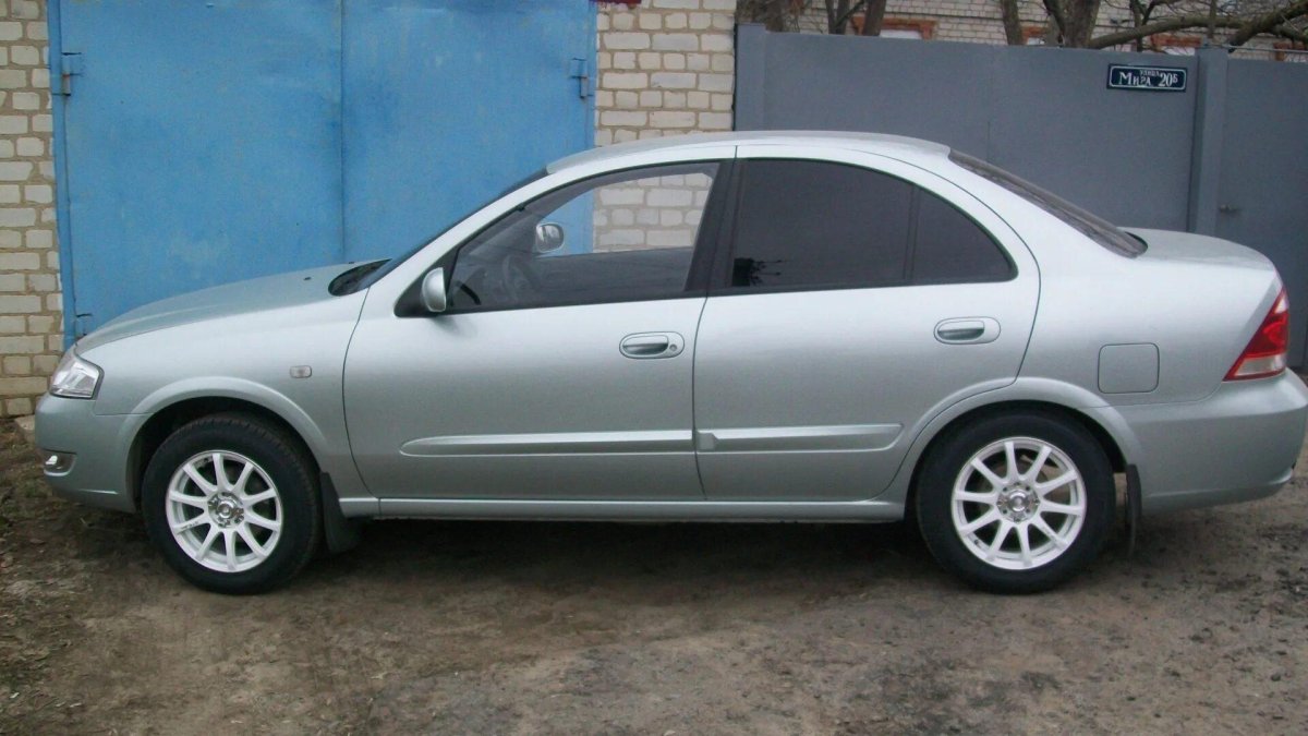 Ниссан Альмера Классик на белых дисках