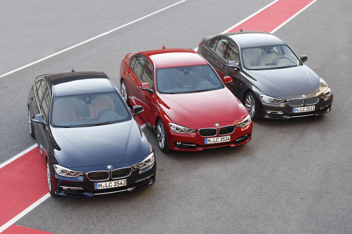 Три автомобиля