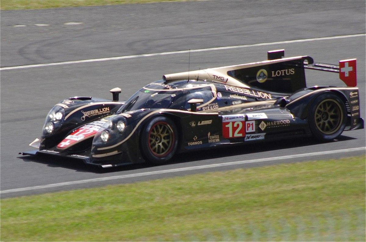 Lola b12/80