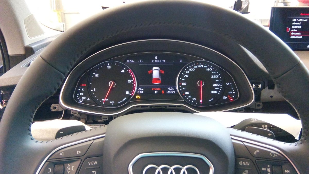 Audi q7 приборка