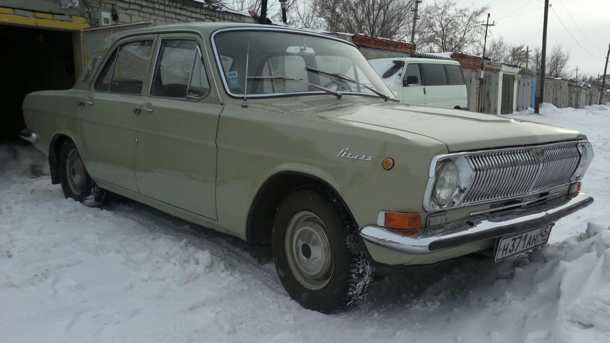 ГАЗ 24 бежевая