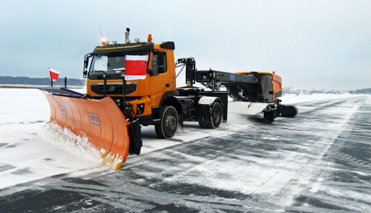 АСВ-4000 плужно-щеточная продувочная машина