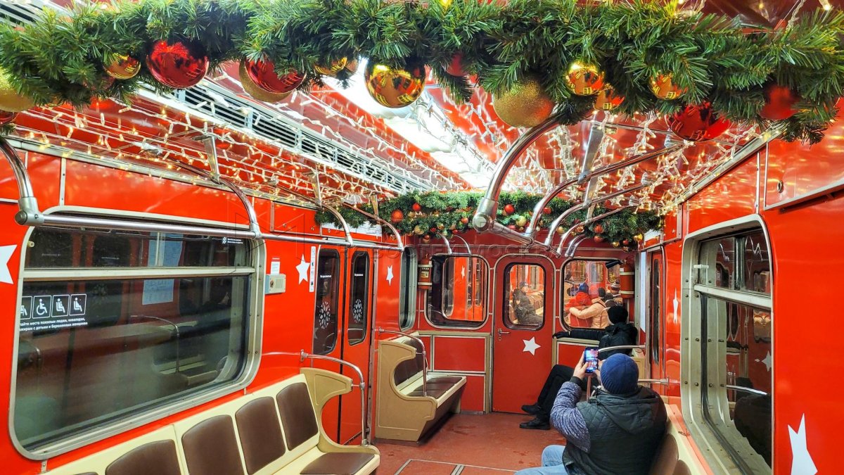 Новогодний поезд еж3