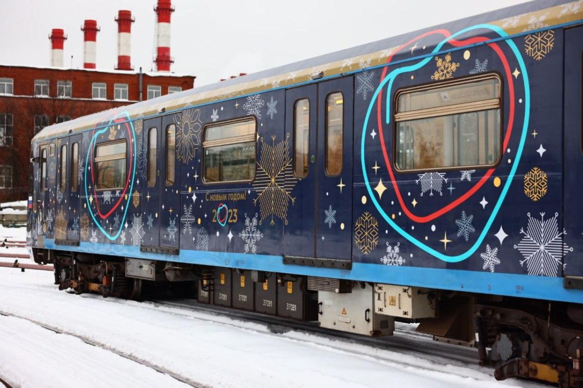 Новогодний поезд метро еж3 2023