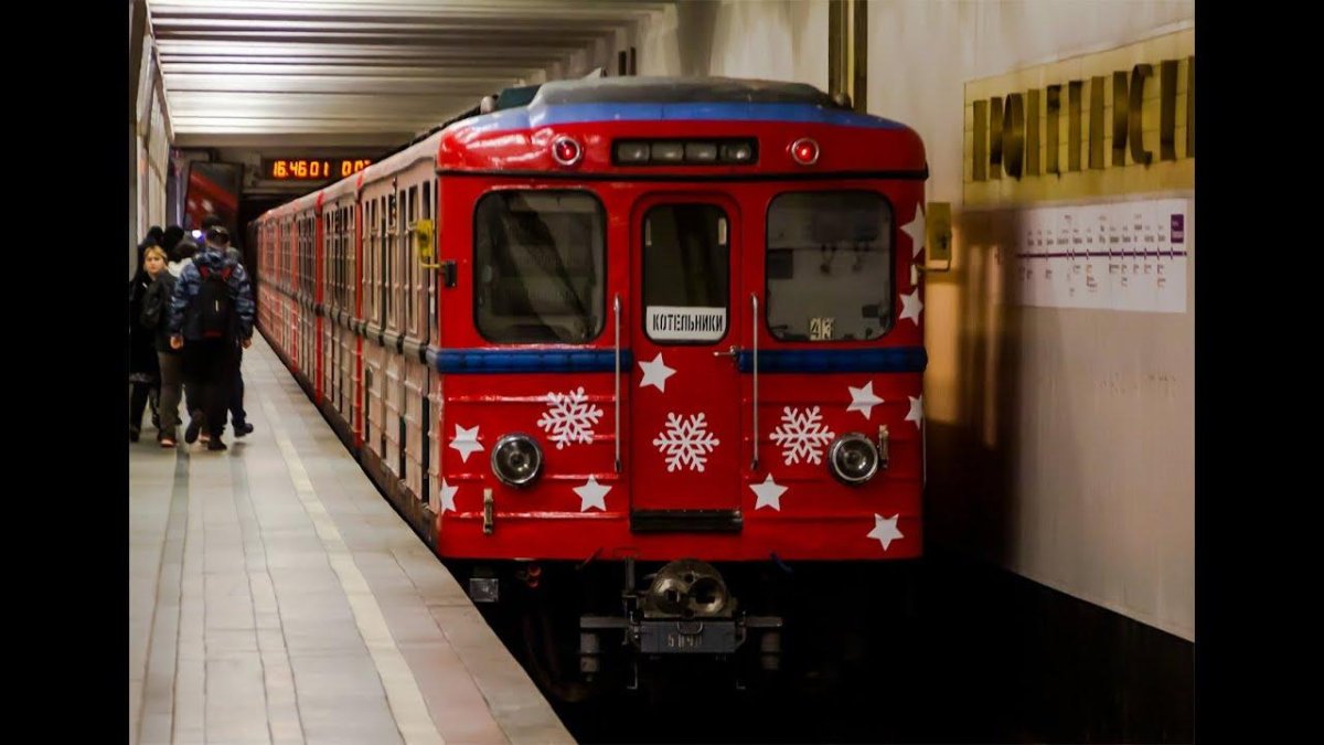 Новогодний поезд метро еж3 2023