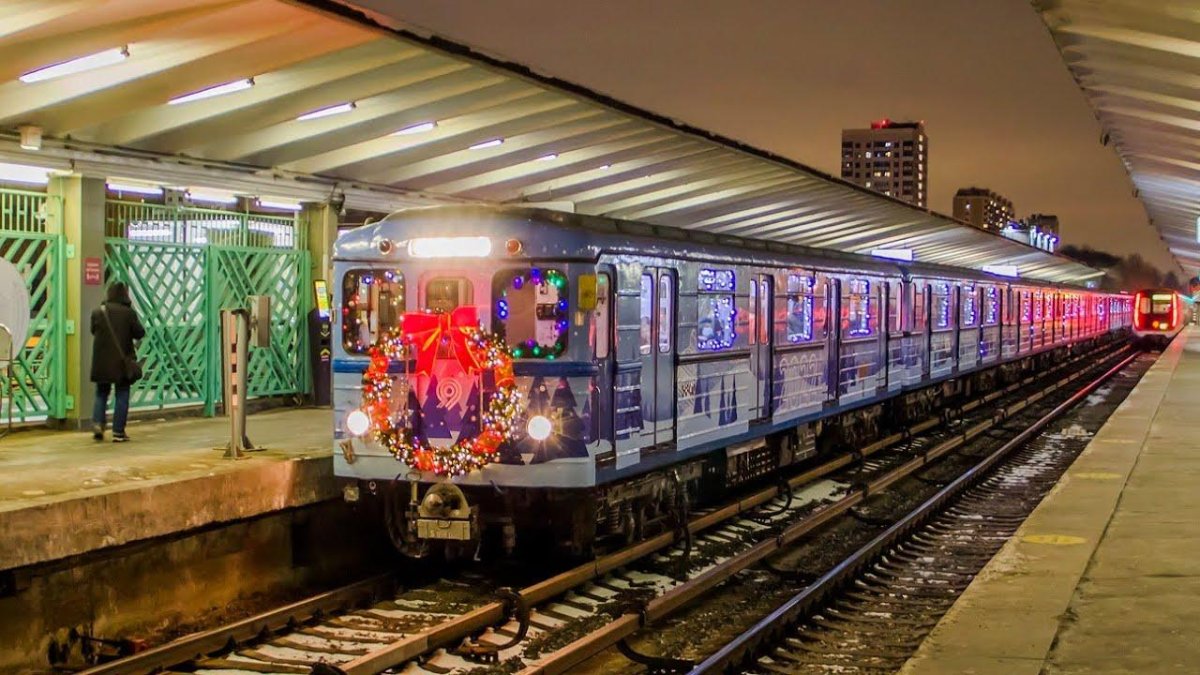 Новогодний поезд еж3 2021