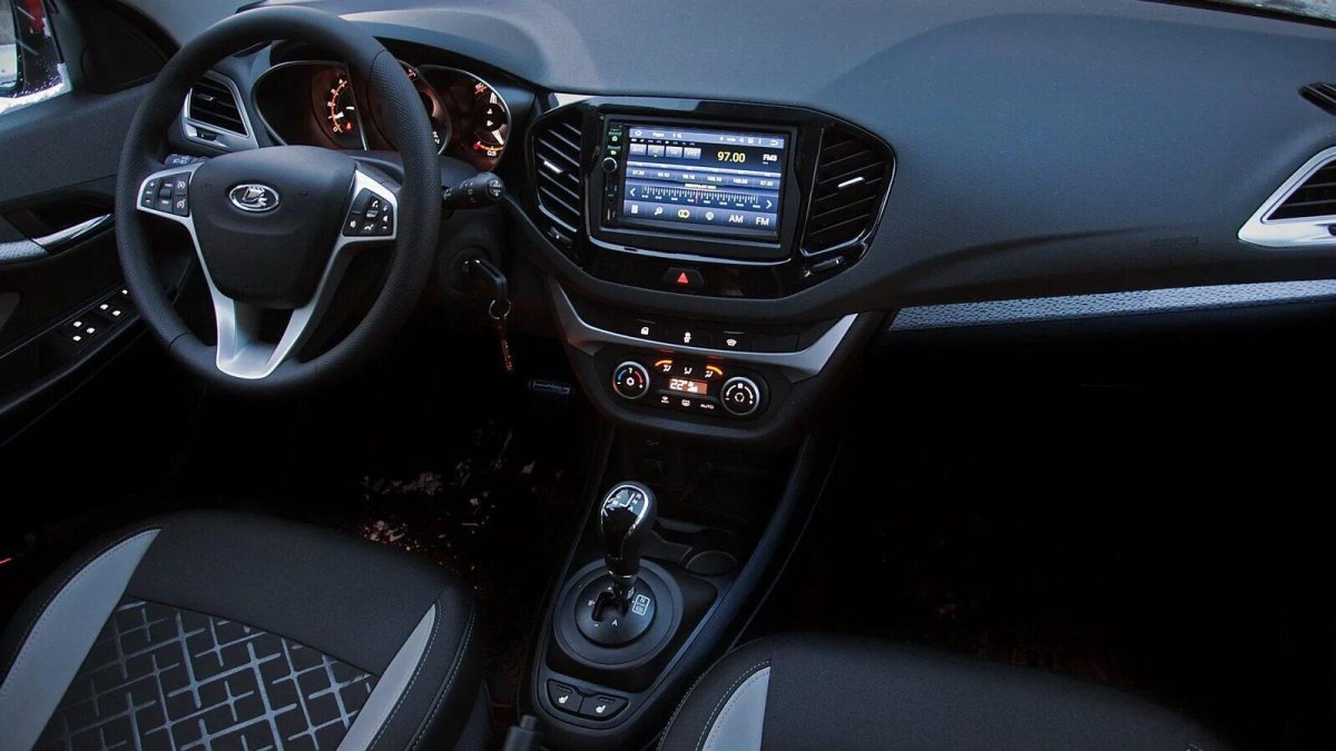 Лада Веста крос св в салоне