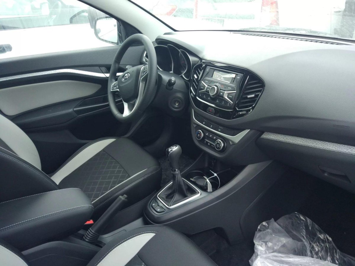 Лада Веста св кросс Блэк салон