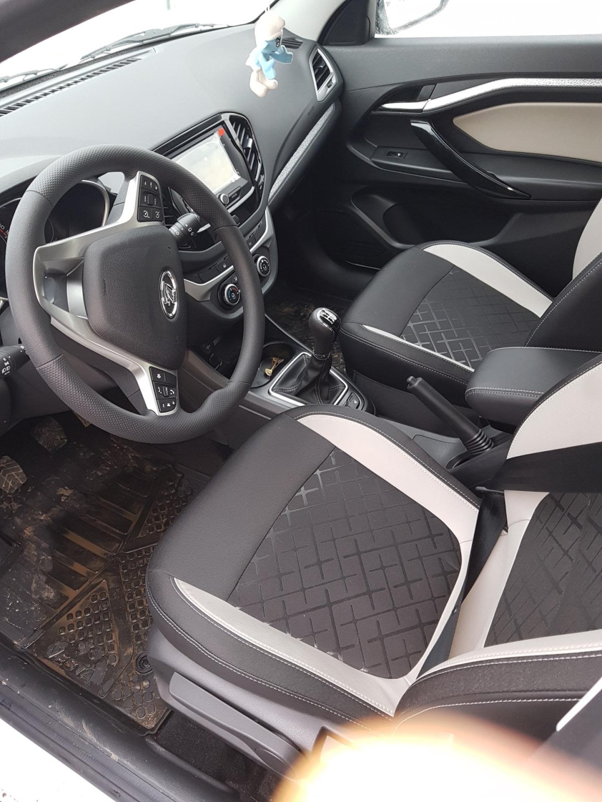 Лада Веста св кросс салон