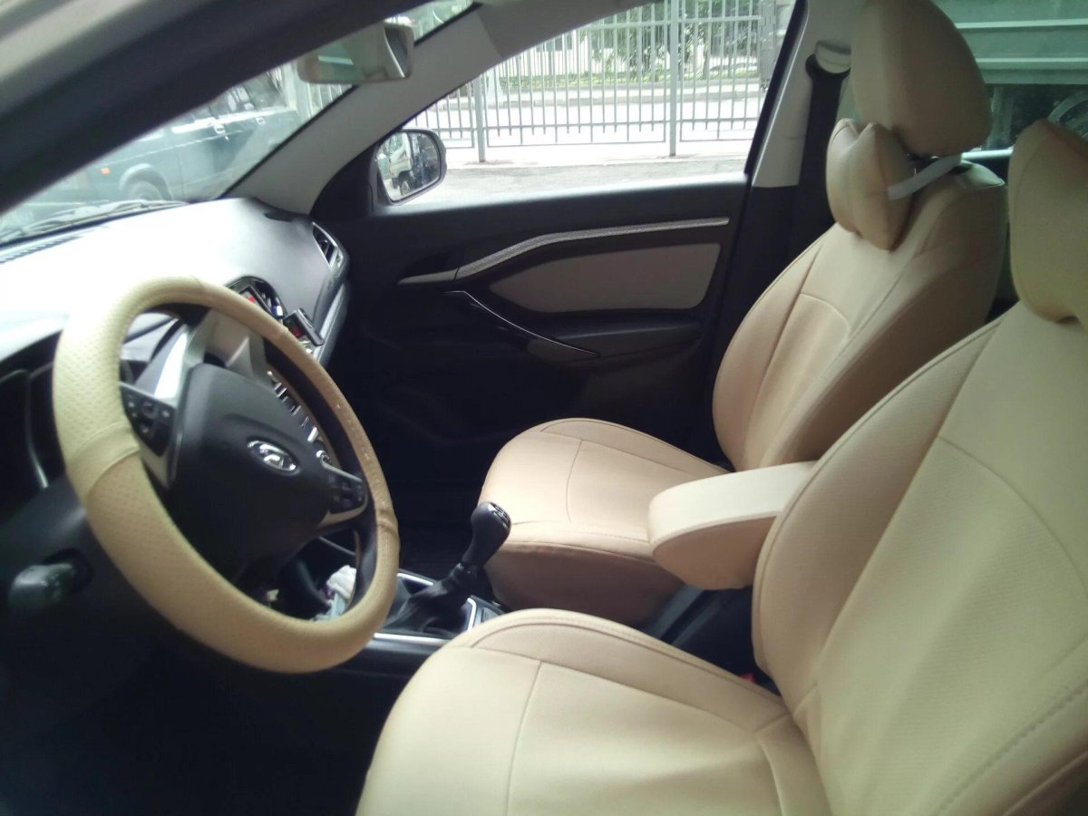 Лада Веста св крос кожанныц салон