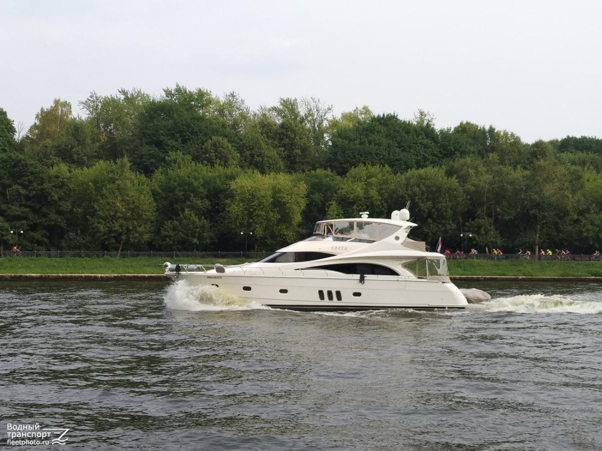 Яхта Marquis 690