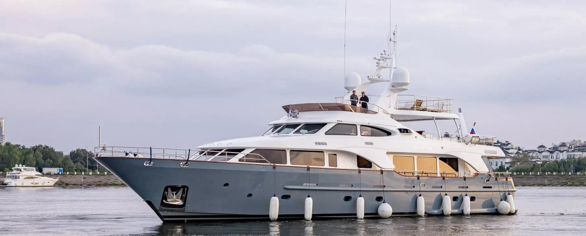 Яхта Отрада