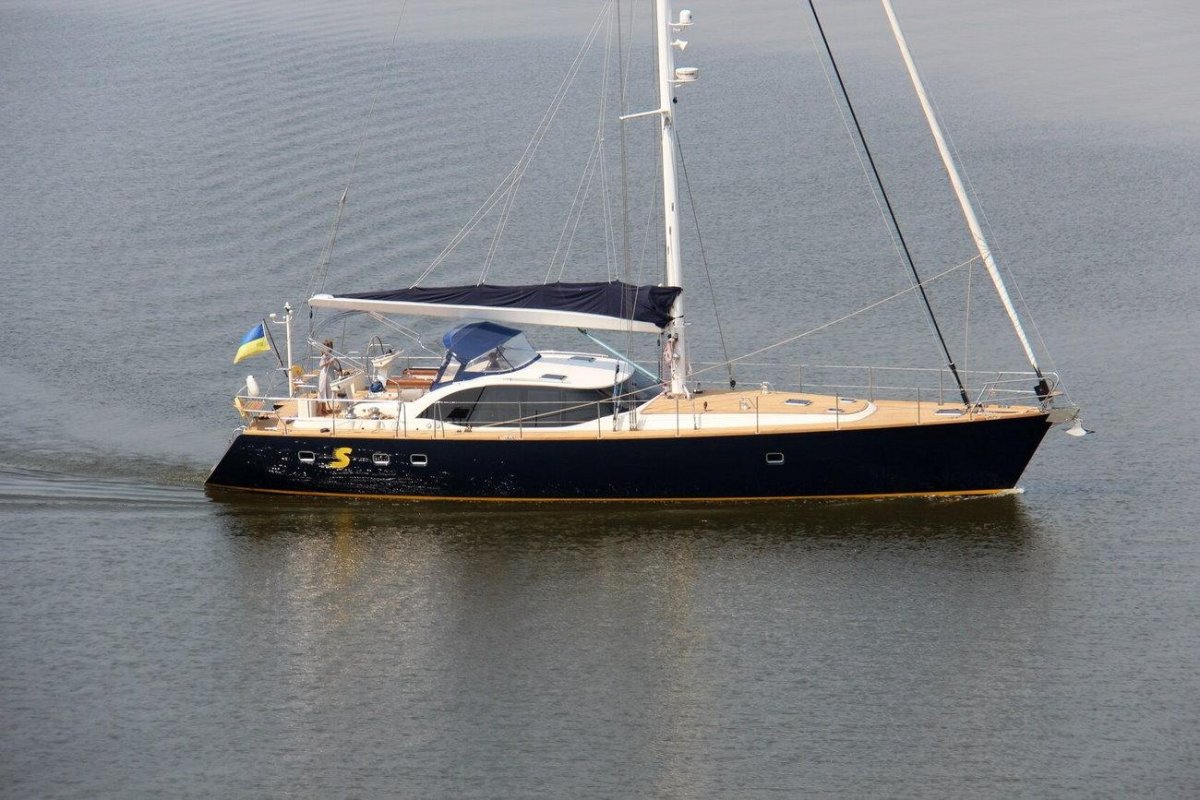 Парусная яхта Discovery 67