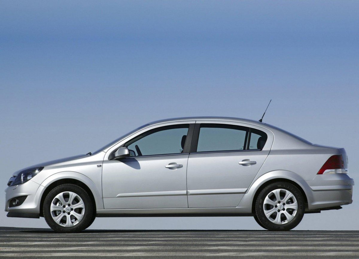 Опель Астра седан