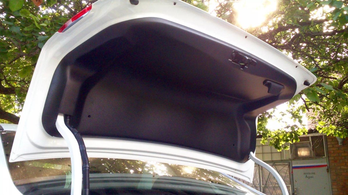 Обшивка багажника Веста св