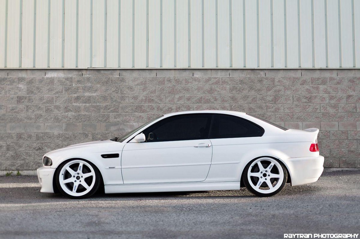 БМВ е46 седан белая