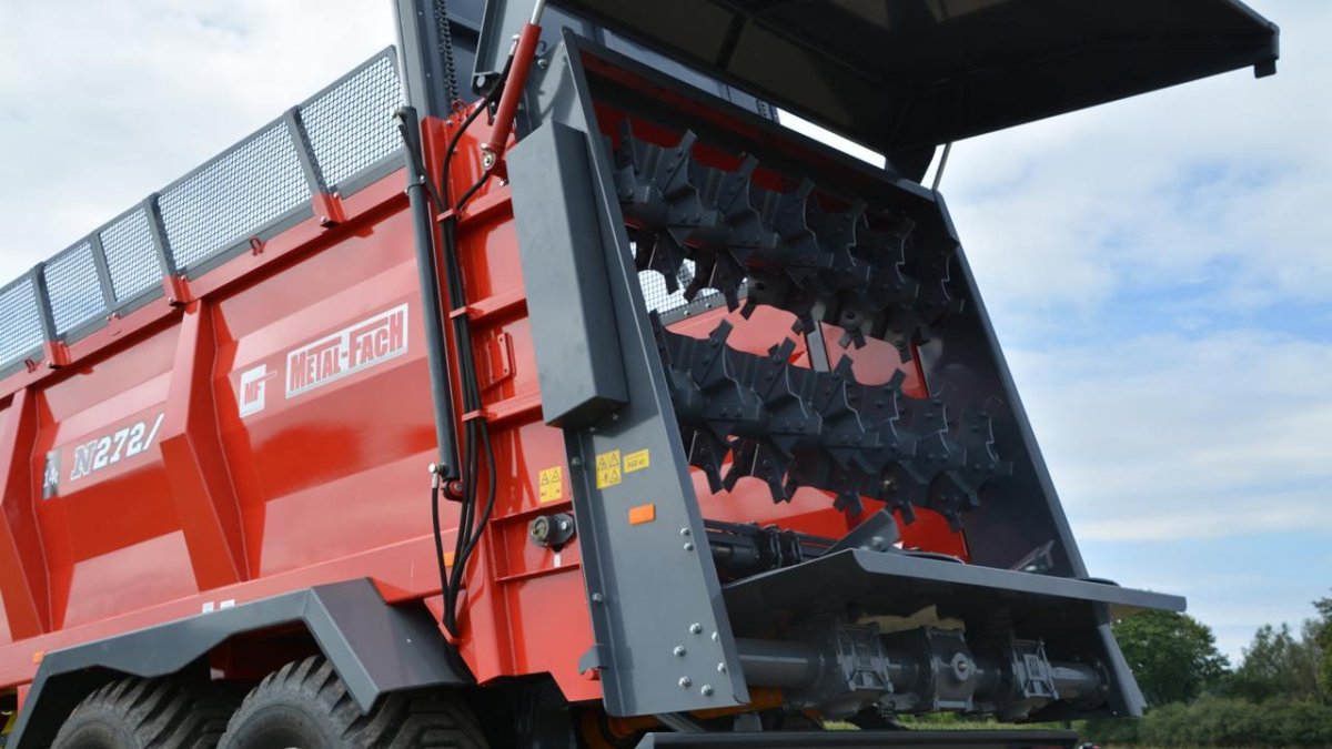 Навозоразбрасыватель 12 тонн n-272/5