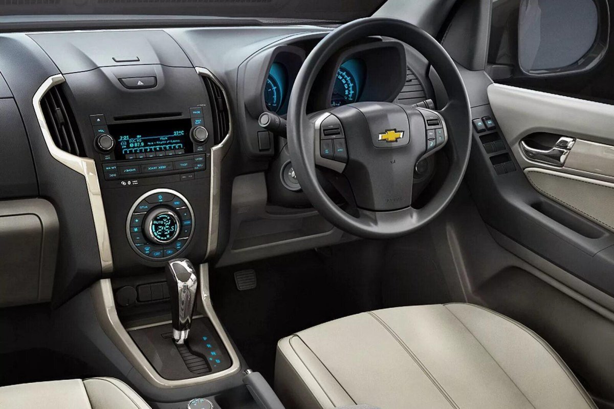 Chevrolet trailblazer 2022 интерьер