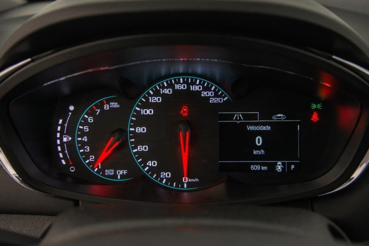 Шевроле трекер приборная панель