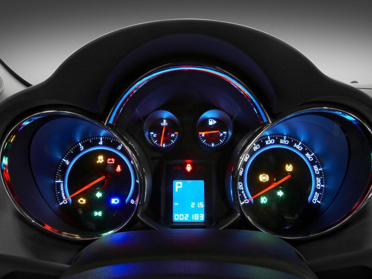 Chevrolet Cruze приборная панель