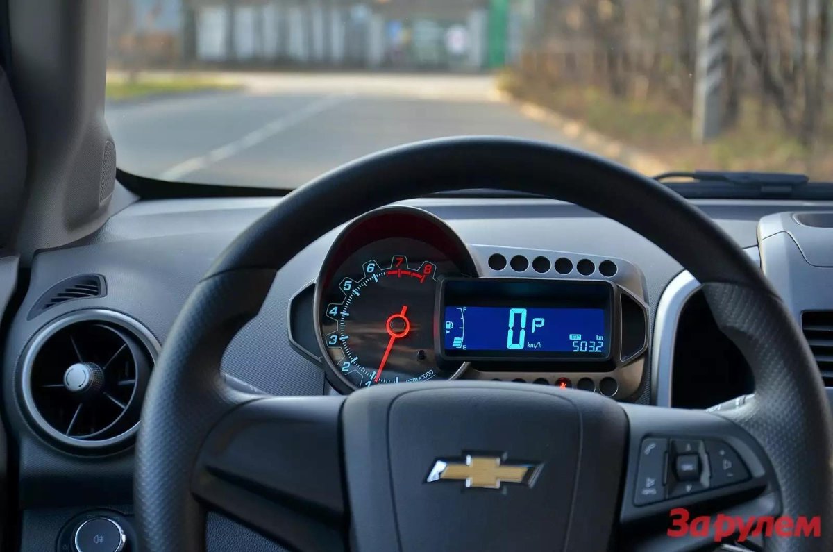 Chevrolet Aveo приборная панель