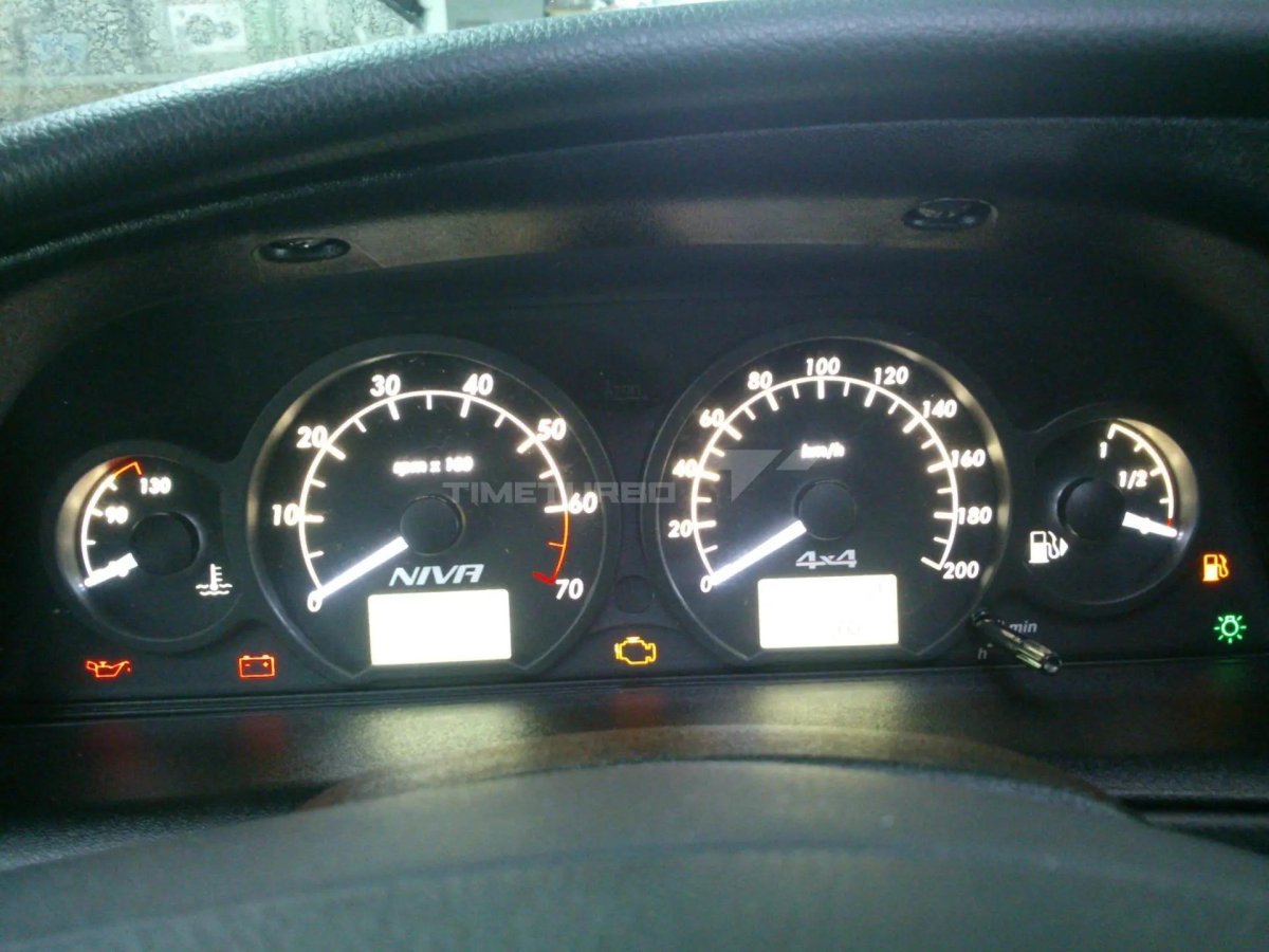 Приборная панель Chevrolet Niva