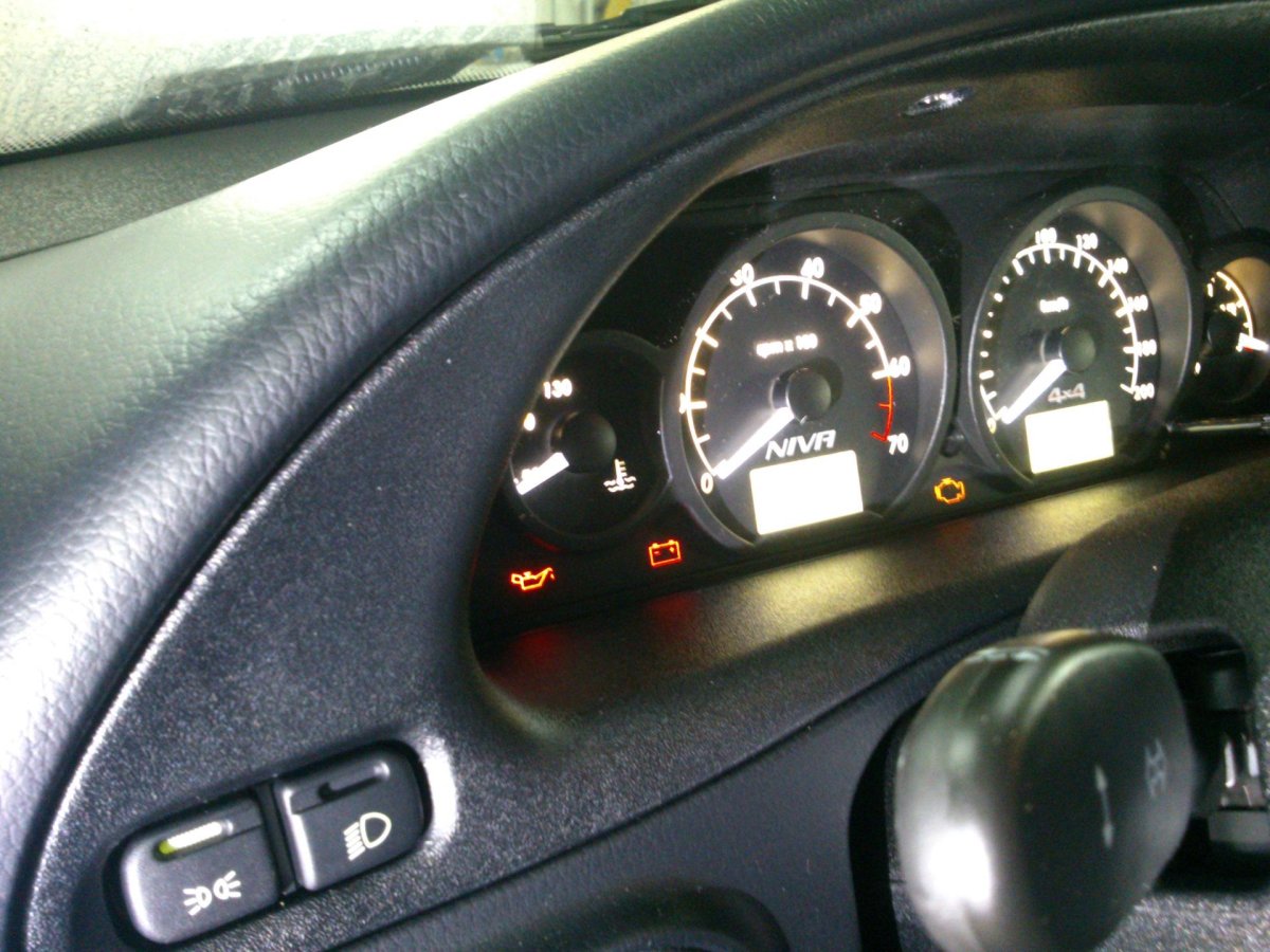 Приборная панель Нива Шевроле 2011