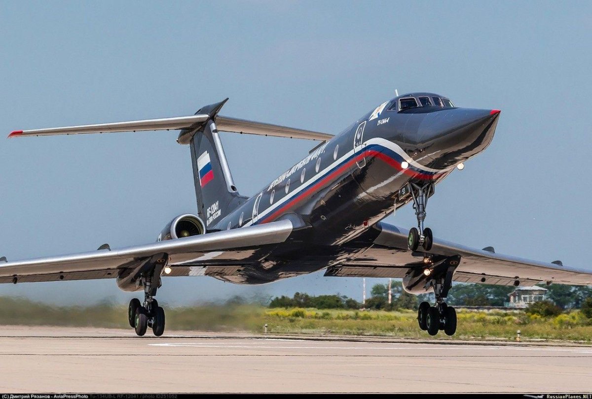 Ту-134 УБЛ черная Жемчужина