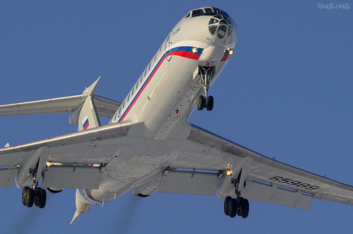 Ту-134 пассажирский самолёт