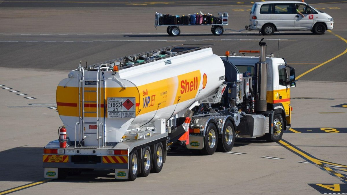 Топливозаправщик Shell Airport