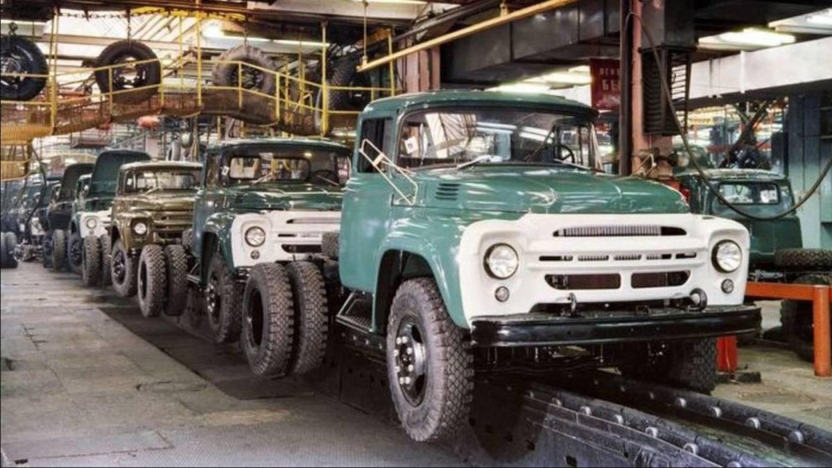 ЗИЛ 130 на заводе