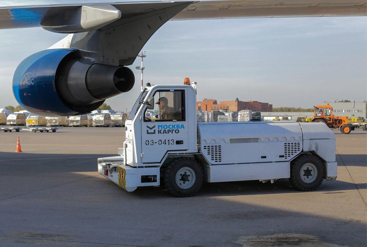 Аэродромный багажный тягач Tae 20