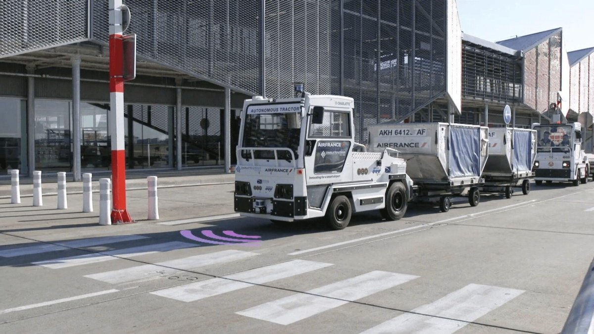 Багажный тягач Шереметьево