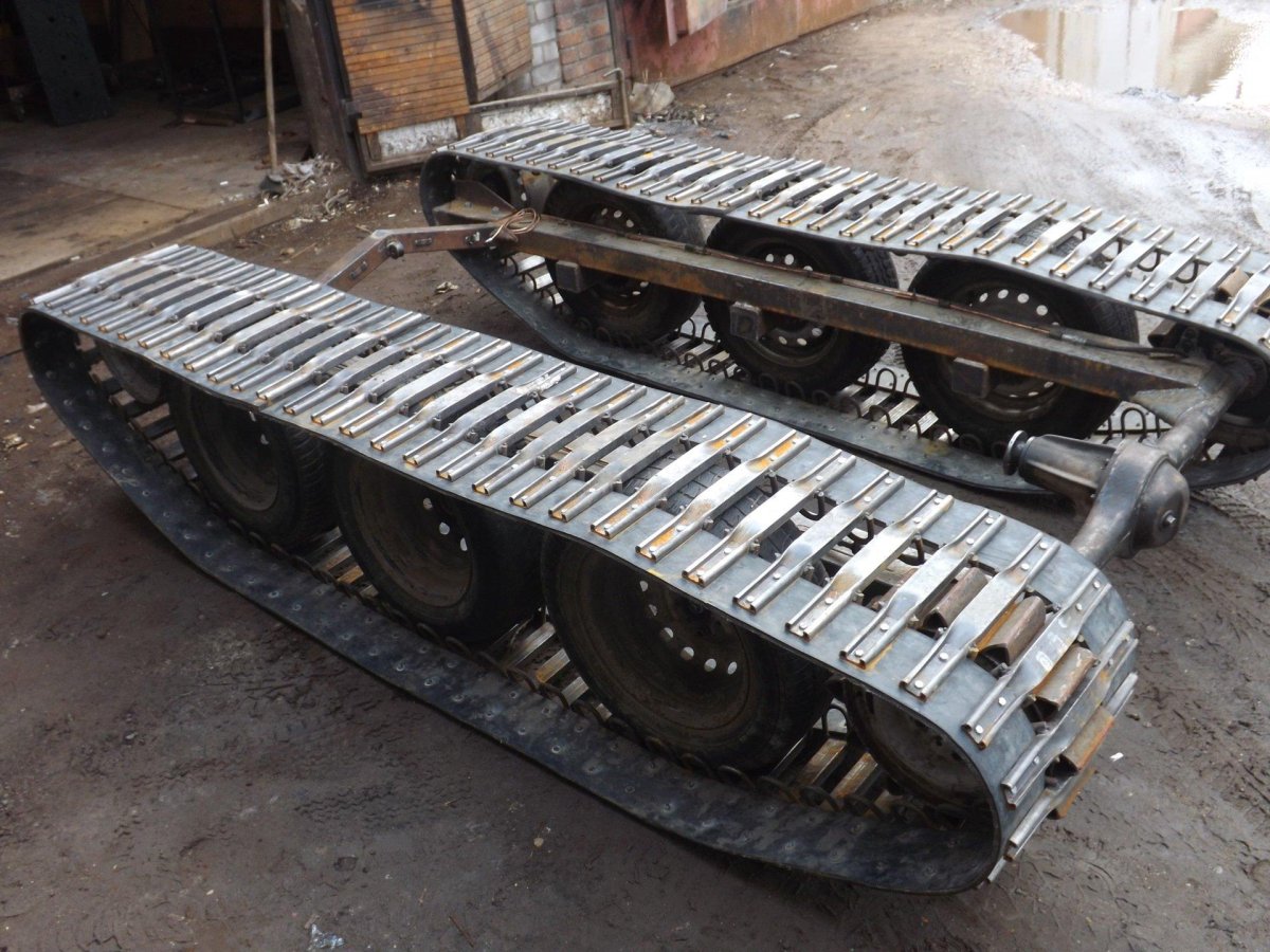 Гусеничный вездеход ЗУБР